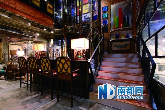 7米高的玻璃屏風打造有味道的吧臺。